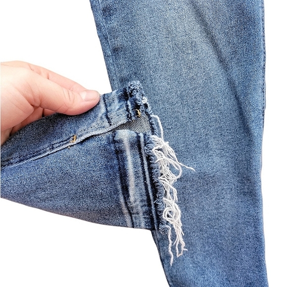 Wrangler Distressed Raw Hem Skinny Jean 30x30 - Picture 6 of 12